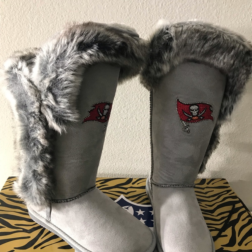 Boots - Picture 3 of 6